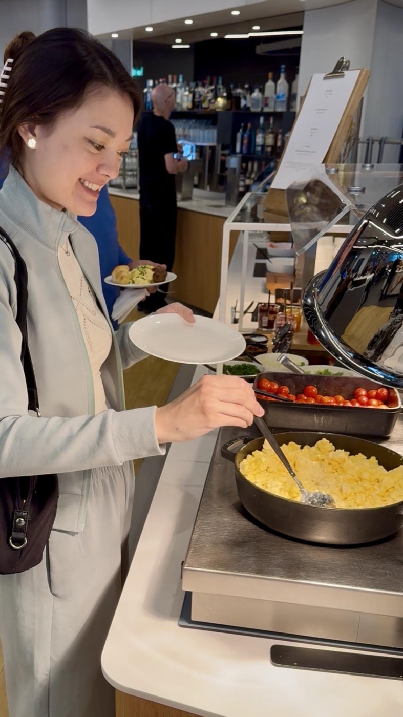 ラウンジの朝食ビュッフェ
