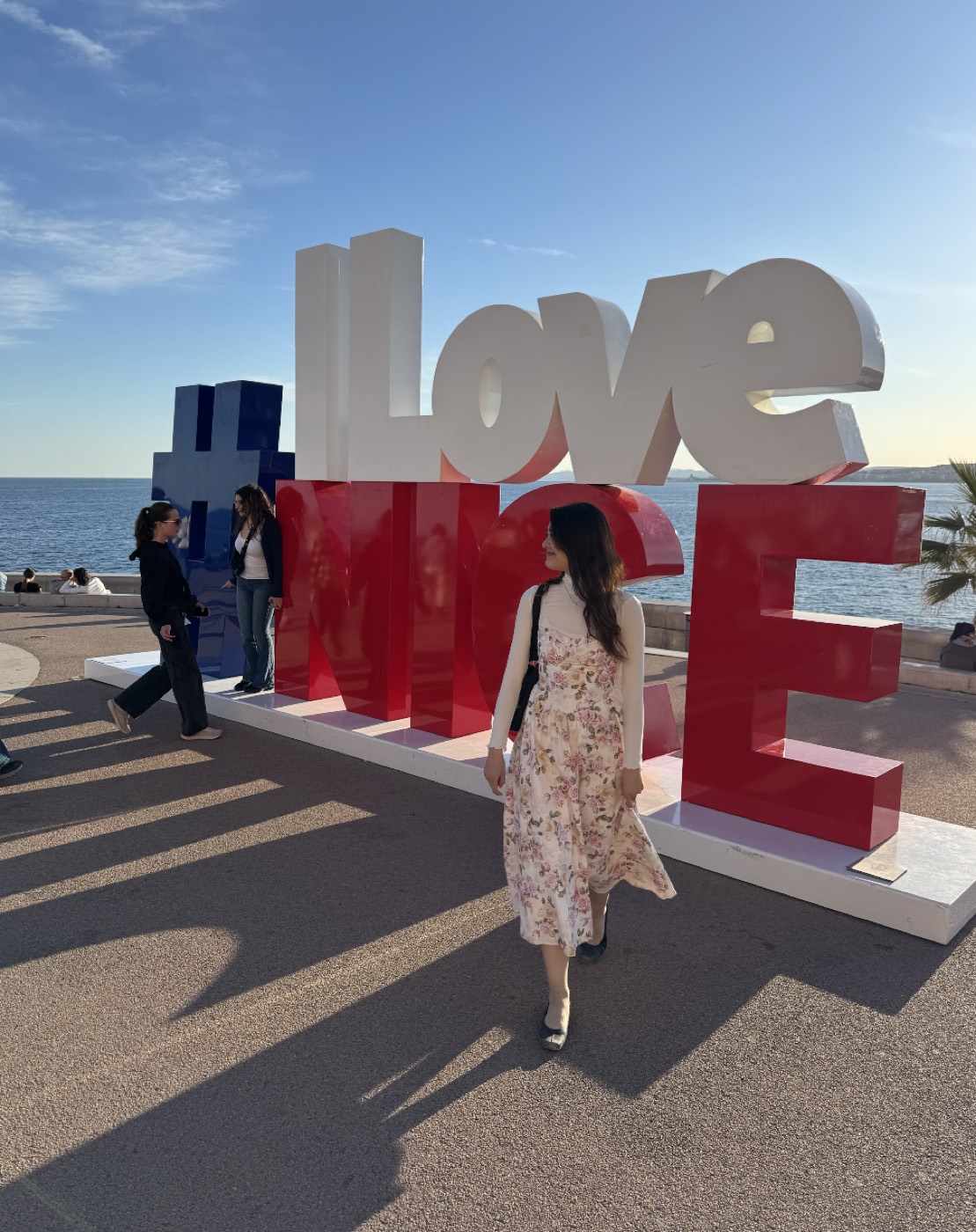 ニースのI LOVE NICEモニュメント